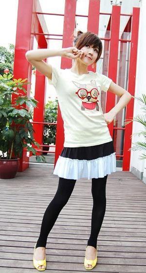 塗鴉T+短裙 熟女(nǚ)裝嫩七法