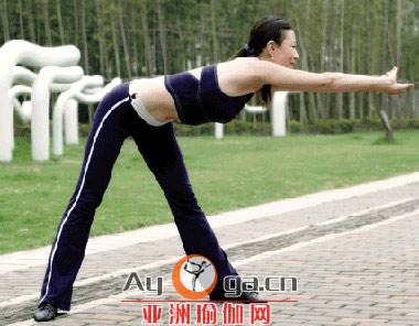 排毒瘦身操抻出苗條身姿