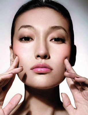 什(shén)麽樣的(de)肌膚易長成人(rén)痘?