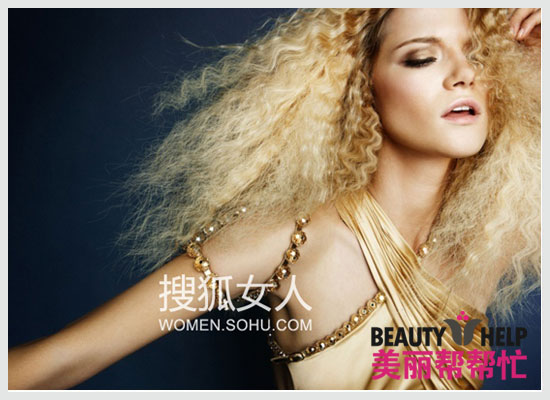 不要幻想有(yǒu)“懶人(rén)卷”的(de)存在！燙後的(de)頭發一定要認真打理(lǐ)，不然即不出造型又(yòu)損傷發質。